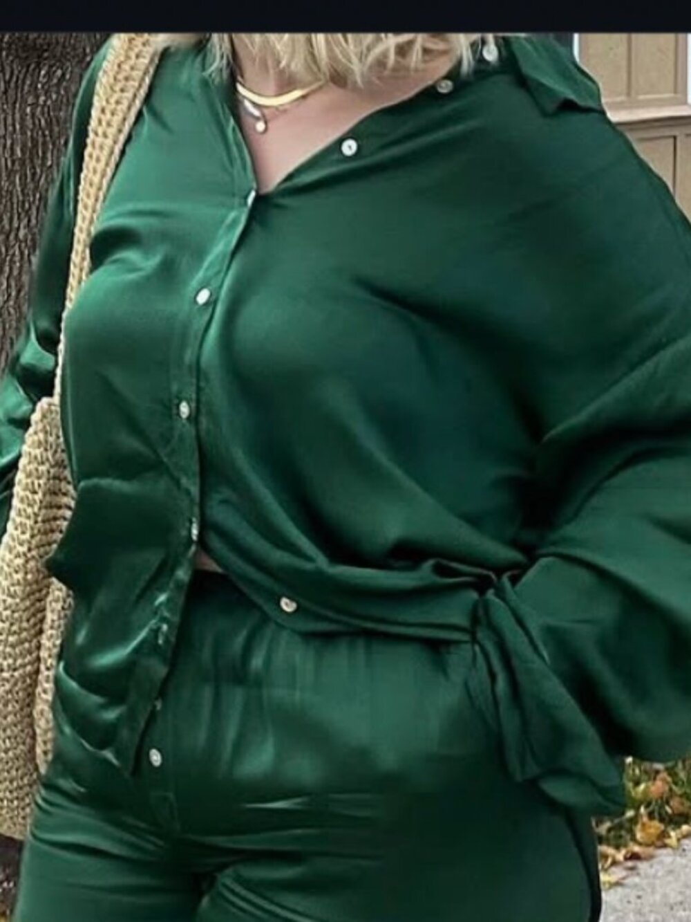 NWT DONNI. Silky button down in kelly S